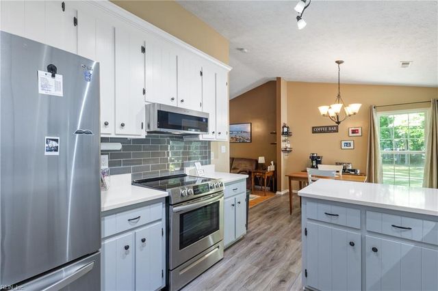8251 Meandering LN, Gloucester, VA 23061
