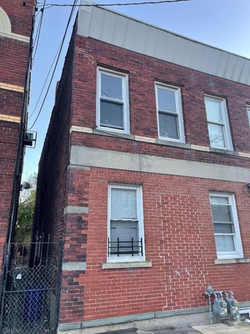 322 S 7Th St, Elizabeth City, NJ 07202