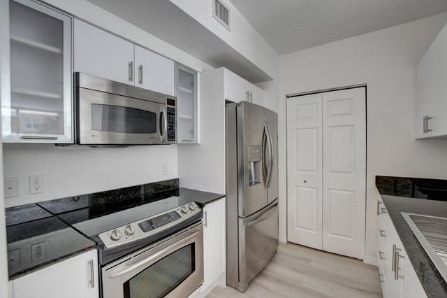 700 E Boynton Beach Boulevard 403, Boynton Beach, FL 33435