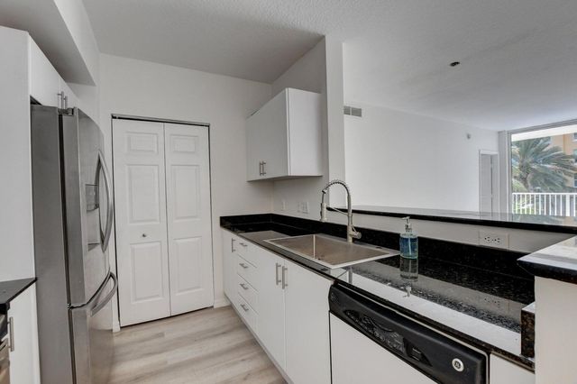 700 E Boynton Beach Boulevard 403, Boynton Beach, FL 33435