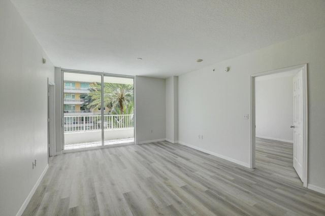 700 E Boynton Beach Boulevard 403, Boynton Beach, FL 33435