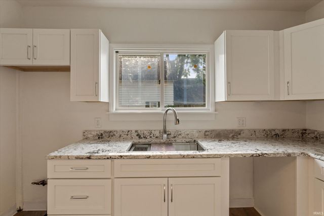 916 E Grove Street, Mishawaka, IN 46545