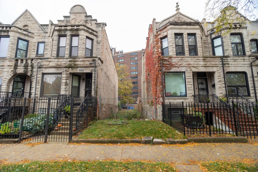 4923 S Champlain Avenue, Chicago, IL 60615 — exterior