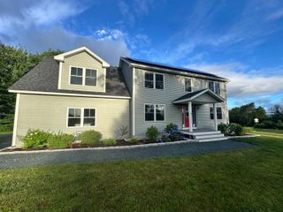 18 Stonehouse Road, New London, NH 03257