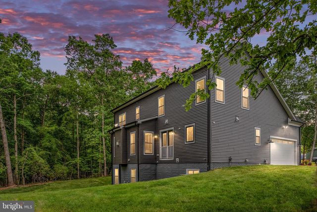 8601 ROSNI WAY, Fredericksburg, VA 22407