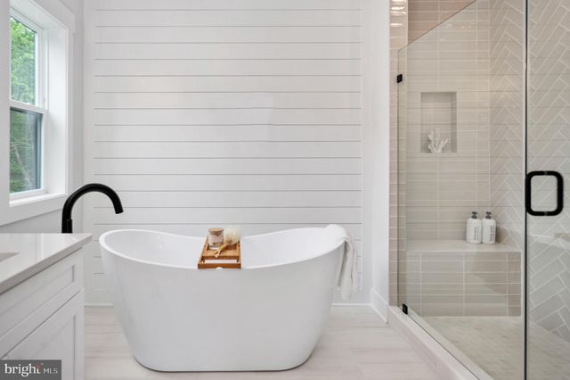 8601 ROSNI WAY, Fredericksburg, VA 22407