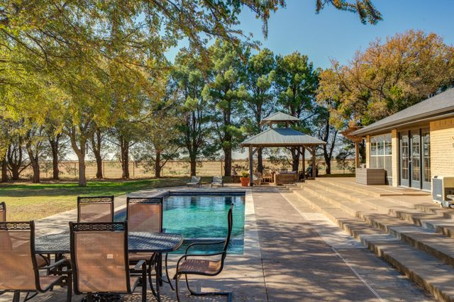 9009 County Rd 7500, Wolfforth, TX 79382