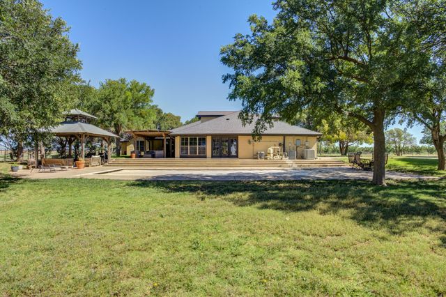 9009 County Rd 7500, Wolfforth, TX 79382