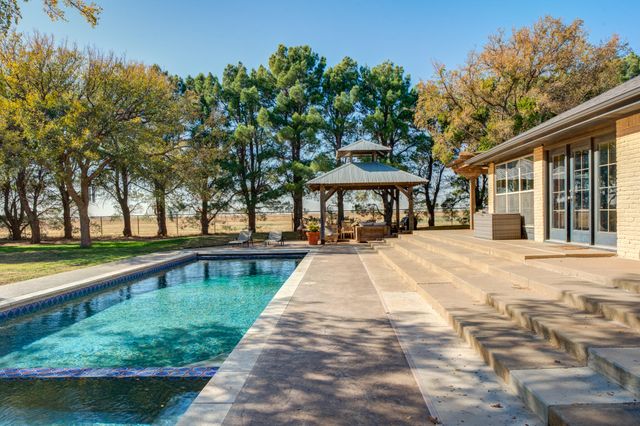 9009 County Rd 7500, Wolfforth, TX 79382