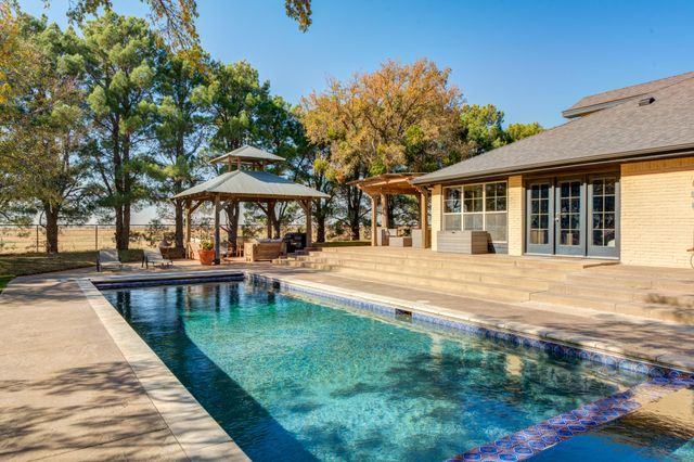 9009 County Rd 7500, Wolfforth, TX 79382