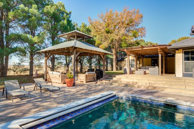 9009 County Rd 7500, Wolfforth, TX 79382