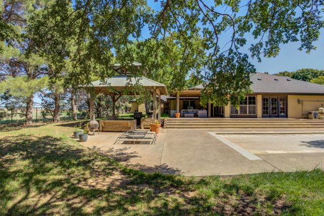 9009 County Rd 7500, Wolfforth, TX 79382