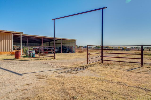 9009 County Rd 7500, Wolfforth, TX 79382
