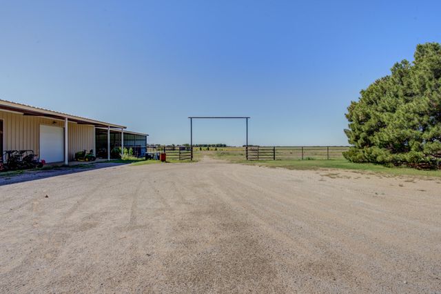 9009 County Rd 7500, Wolfforth, TX 79382