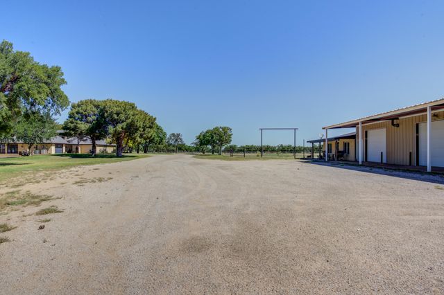9009 County Rd 7500, Wolfforth, TX 79382