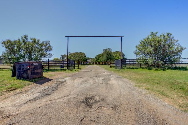 9009 County Rd 7500, Wolfforth, TX 79382