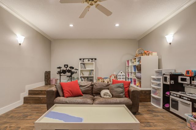 9009 County Rd 7500, Wolfforth, TX 79382