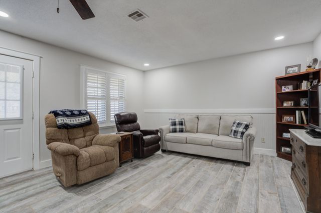 9009 County Rd 7500, Wolfforth, TX 79382