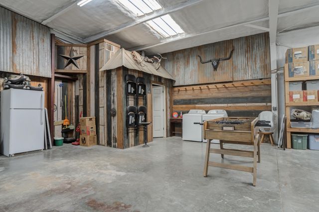 9009 County Rd 7500, Wolfforth, TX 79382