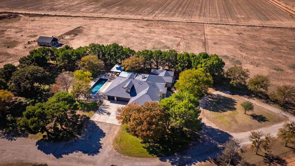 9009 County Rd 7500, Wolfforth, TX 79382