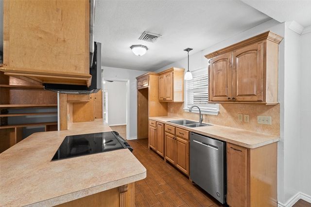 153 Sabine St, Portland, TX 78374