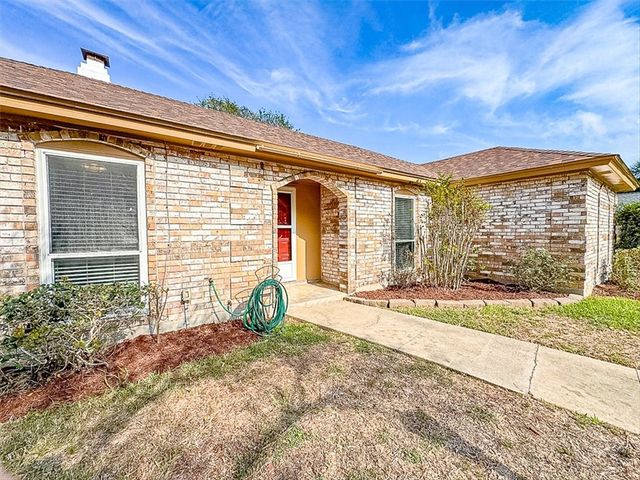 153 Sabine St, Portland, TX 78374