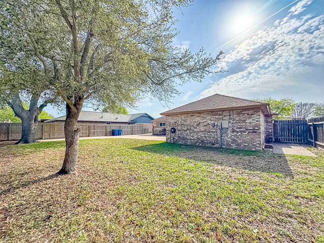 153 Sabine St, Portland, TX 78374