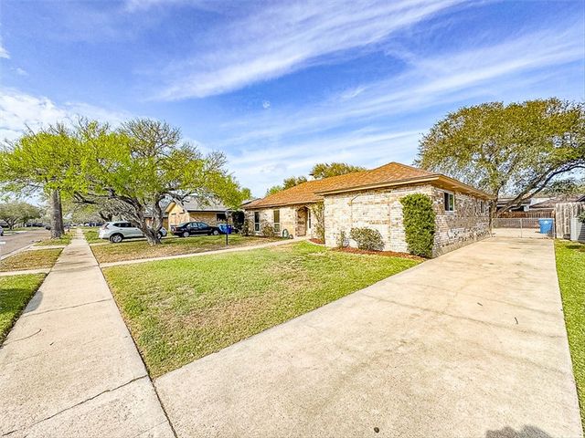 153 Sabine St, Portland, TX 78374