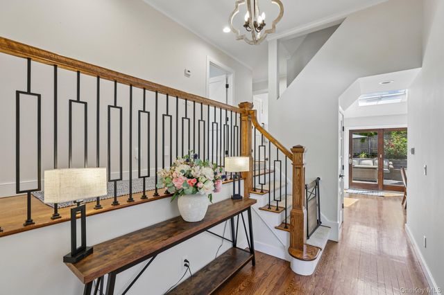 14 Griffin Lane, East Williston, NY 11596
