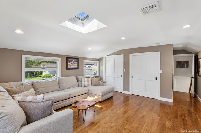 14 Griffin Lane, East Williston, NY 11596