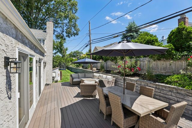14 Griffin Lane, East Williston, NY 11596