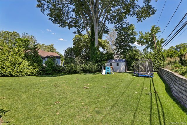 14 Griffin Lane, East Williston, NY 11596