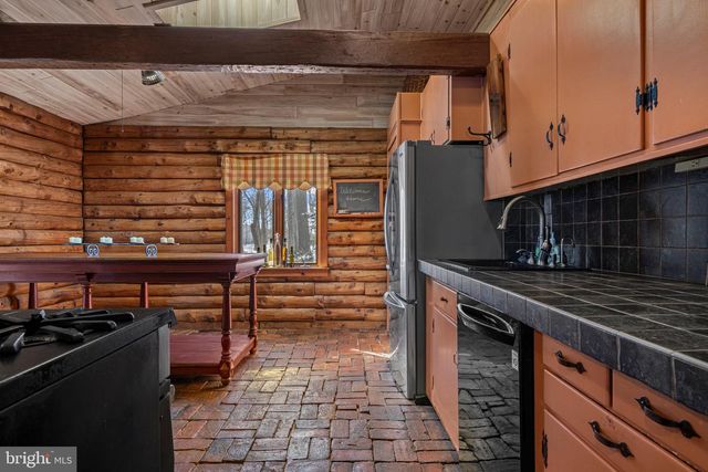 225 BLACK RD, Quarryville, PA 17566