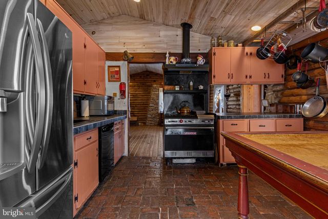 225 BLACK RD, Quarryville, PA 17566