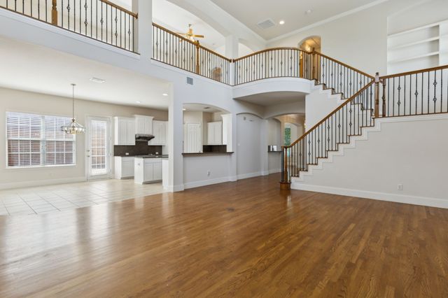 1209 Queen Peggy Lane, Lewisville, TX 75056