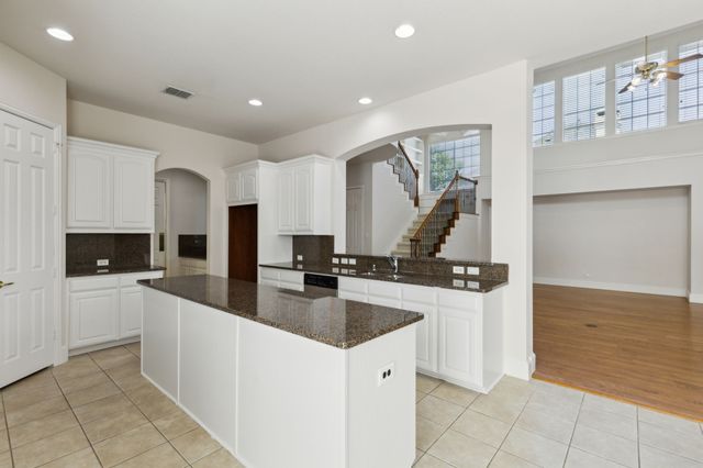 1209 Queen Peggy Lane, Lewisville, TX 75056