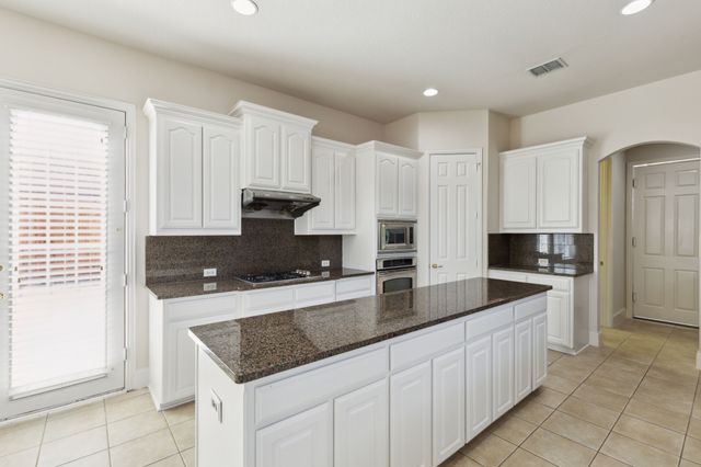 1209 Queen Peggy Lane, Lewisville, TX 75056