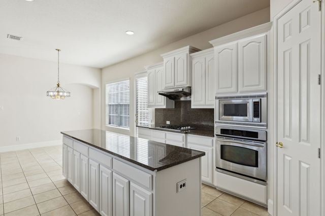 1209 Queen Peggy Lane, Lewisville, TX 75056