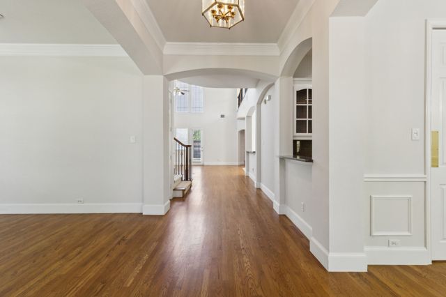 1209 Queen Peggy Lane, Lewisville, TX 75056