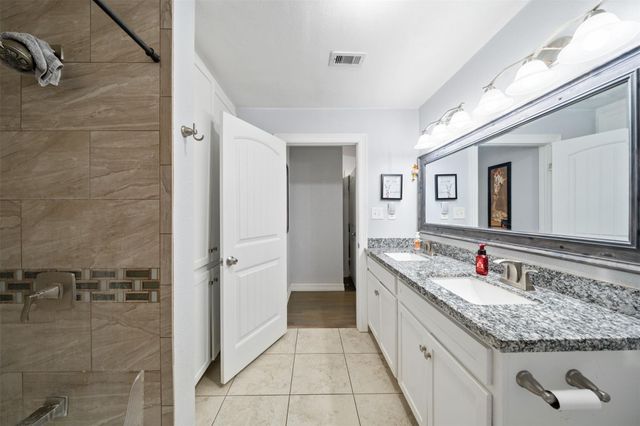 501 W Houston Street, Cleveland, TX 77327