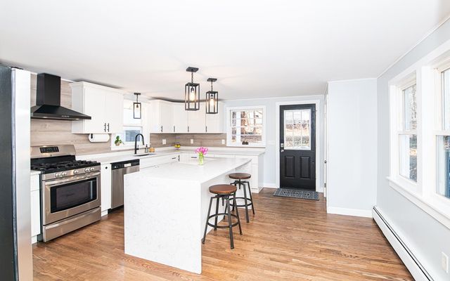 121 Hampstead Road, Sandown, NH 03873