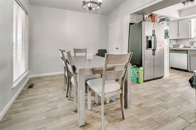 10305 Hollyhead Way, Yukon, OK 73099