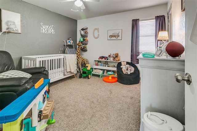 10305 Hollyhead Way, Yukon, OK 73099