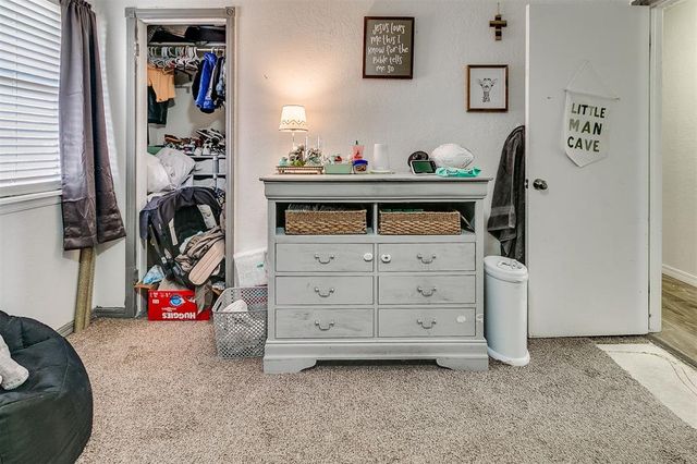 10305 Hollyhead Way, Yukon, OK 73099