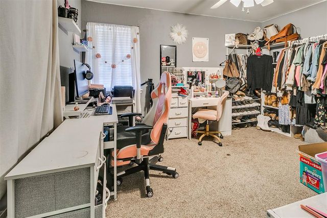 10305 Hollyhead Way, Yukon, OK 73099