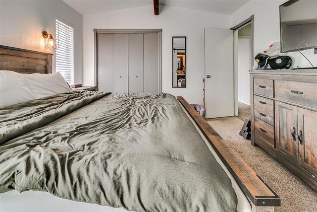 10305 Hollyhead Way, Yukon, OK 73099