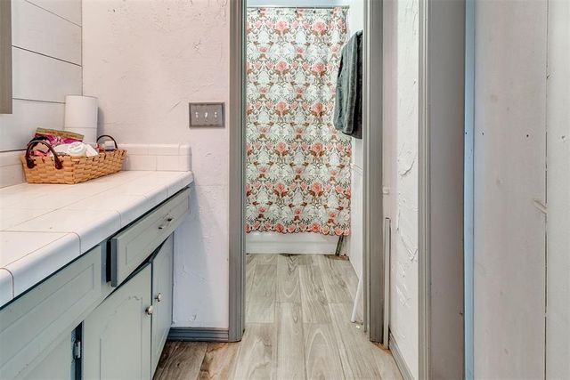 10305 Hollyhead Way, Yukon, OK 73099