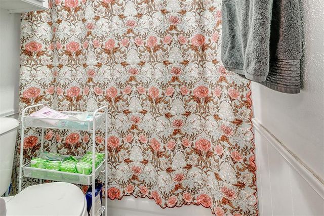 10305 Hollyhead Way, Yukon, OK 73099