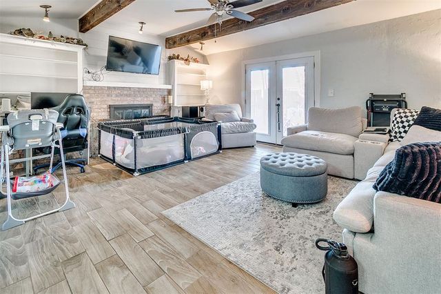 10305 Hollyhead Way, Yukon, OK 73099