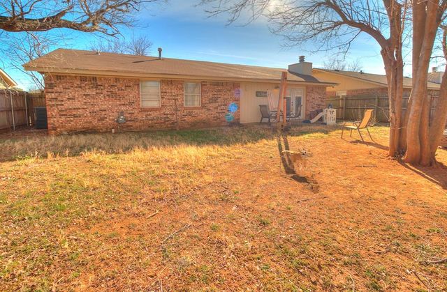 10305 Hollyhead Way, Yukon, OK 73099
